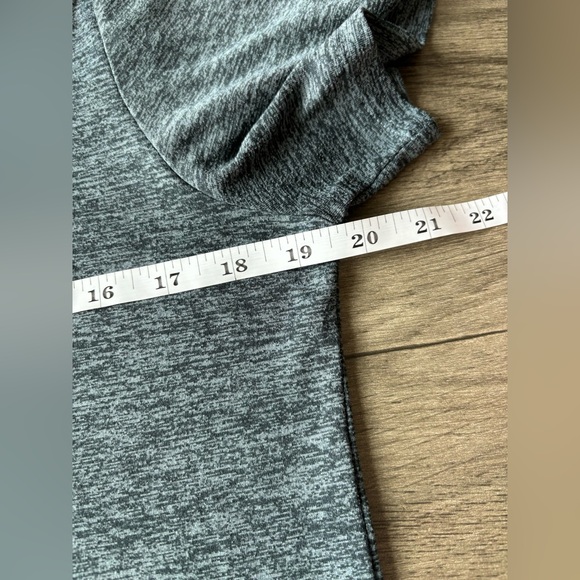 Nike Dri Fit Womens Gray Fitted Short Sleeve Stretch T-Shirt Size Large Running - Picture 9 of 9